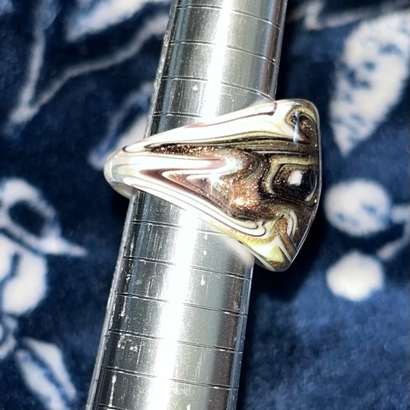 Rare Murano Style Glass Swirls Ring Gold White Black - Picture 4 of 9